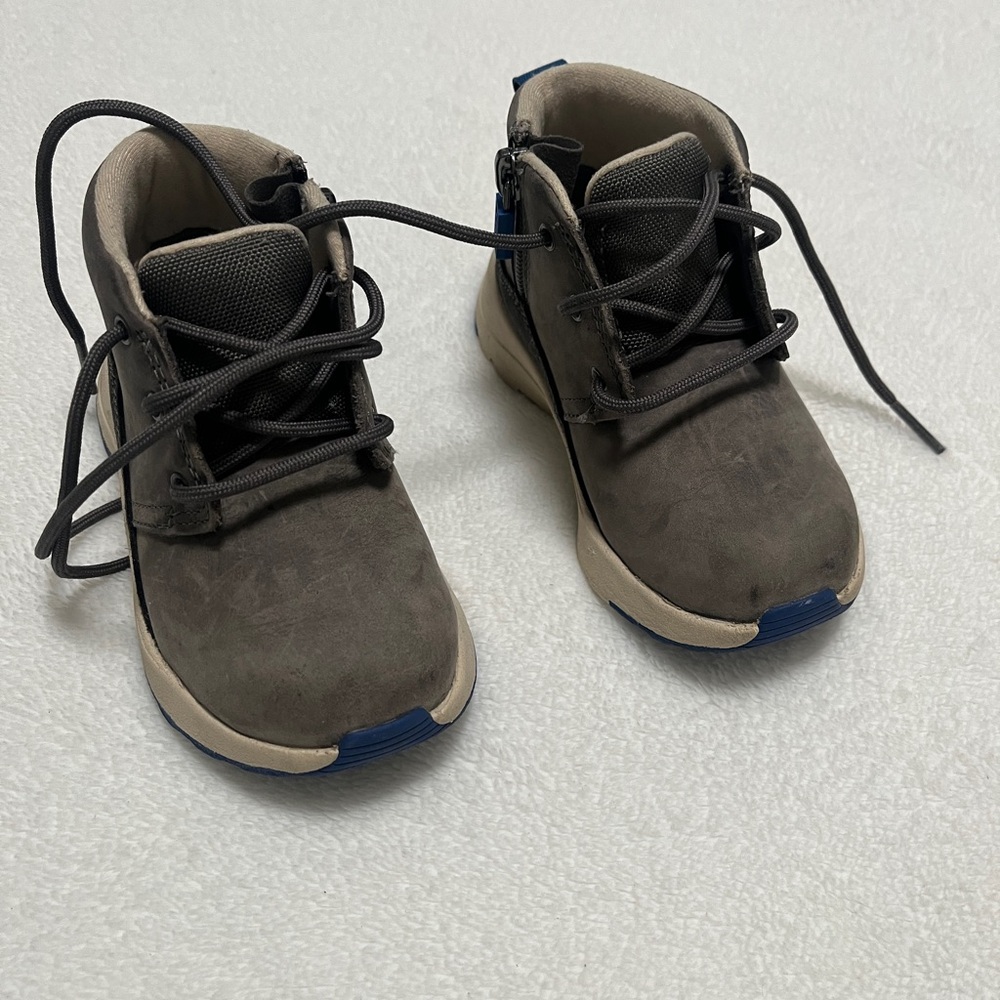 Ugg toddler boots